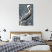 Majestic Bruine Pelikaan op Houten Post Canvas Afdruk (Insitu (Slaapkamer))