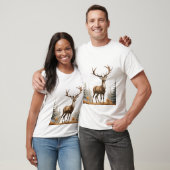 Majestic Deer: een gouden houding in de omhelzing  T-shirt (Unisex)