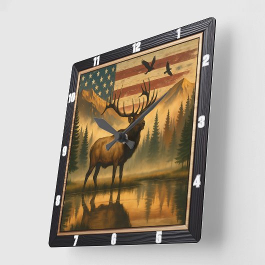 Majestic Elk Outdoors Tegen Een Patriottische Amer Vierkante Klok (Hoek)