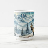 Majestic Elk staat te midden van besneeuwde bergen Koffiemok (Center)