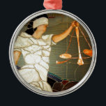 Majestic Lady Justice in Glas in lood Design Metalen Ornament<br><div class="desc">(Lady Justice, geblinddoekt en gekleed in zuiver wit, met gouden schalen van rechtvaardigheid en zwaard in hand, portretteert kracht en vastberadenheid. Ze is onbevreesd op een stormachtige achtergrond en niet geïntimideerd door de gevaren om haar heen. De meeste objecten worden aangeboden in verschillende stijlen, dus klik op het afbeelding als...</div>