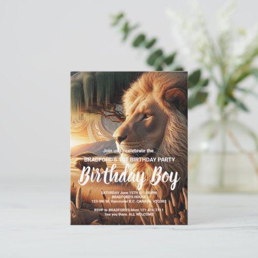 Majestic Lion Roaming Met Ontzag Verjaardag Uitnod Briefkaart (Staand voorkant)