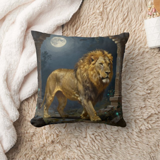 Majestic Lion Strolling under the Moonlight  Kussen (Deken)