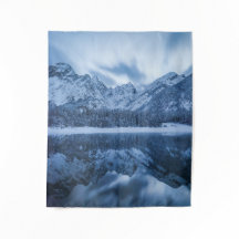 Majestic mountains reflectie Fusine Lake, Italië