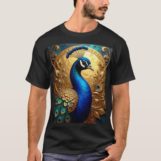 Majestic Peacock – Ornate Plumage in Golden Frame T-shirt (Voorkant)