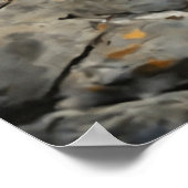 Majestic Sentinel: Sneeuwluipaard op Rock - Schild Poster (Hoek)