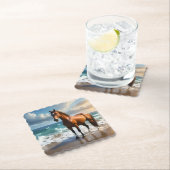 **"Majestic Stride: Trots bruin paard op het stran Kartonnen Onderzetters (Insitu)