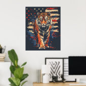 Majestic Tiger Standing Trots door Amerikaanse Vla Poster (Thuiskantoor)