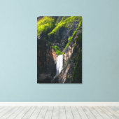 Majestic waterfall Boka in lentegroof Canvas Afdruk (Insitu (Houten vloer))