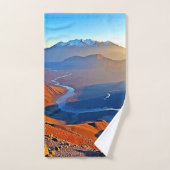 Majestueus Bergdal Stroomontwerp Bad Handdoek (Handdoek)