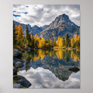 Majestueus berglandschap in de wildernis poster