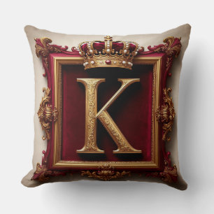 Majestueus gouden monogram met kroon op koninklijk kussen