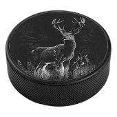 Majestueus hert in de wildernis - Black & White Ar Hockey Puck (3/4)