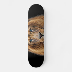 Majestueus Leeuwengezicht met Blauwe Ogen Wilde Persoonlijk Skateboard
