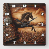 Majestueus paard loopt door het veld bij zonsonder vierkante klok (Voorkant)