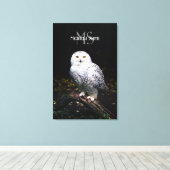 Majestueus winter sneeuwuil monogram met eigen naa canvas afdruk (Insitu (Houten vloer))