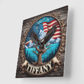 Majestueuze adelaar boven bergen en Amerikaanse vl Vierkante Klok (Hoek)