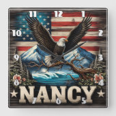 Majestueuze adelaar gelegen te midden van bergen e vierkante klok (Voorkant)