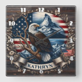 Majestueuze adelaar met bergen en Amerikaanse vlag Vierkante Klok (Voorkant)