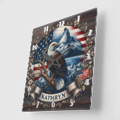 Majestueuze adelaar met bergen en Amerikaanse vlag Vierkante Klok (Hoek)