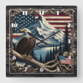 Majestueuze adelaar neergestreken in de buurt van  vierkante klok (Voorkant)