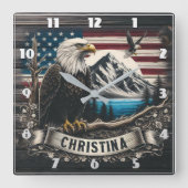 Majestueuze adelaar tegen berglandschap vierkante klok (Voorkant)