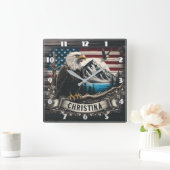 Majestueuze adelaar tegen berglandschap vierkante klok (Huis)