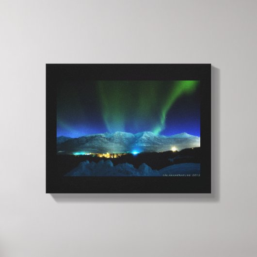 Majestueuze Aurora Borealis over de bergen Canvas Afdruk (Voorkant)