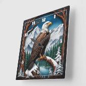 Majestueuze Bald Eagle boven het besneeuwde bergme Vierkante Klok (Hoek)