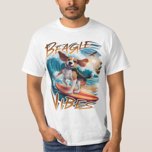 Majestueuze Beagle Hond Surfen de Reuzengolven T-shirt (Voorkant)