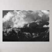 Majestueuze berg onder wolken poster (Voorkant)