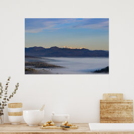 Majestueuze berg Triglav met mist in het dal Poster