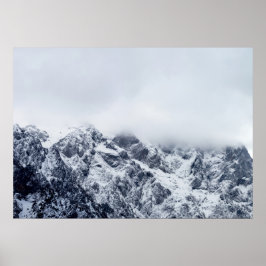 Majestueuze bergen onder wolken poster