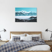 Majestueuze bergen rijzend boven nevelig dal canvas afdruk (Insitu (Slaapkamer))