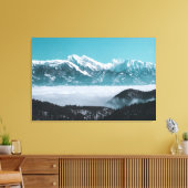 Majestueuze bergen rijzend boven nevelig dal canvas afdruk (Insitu (Woonkamer))
