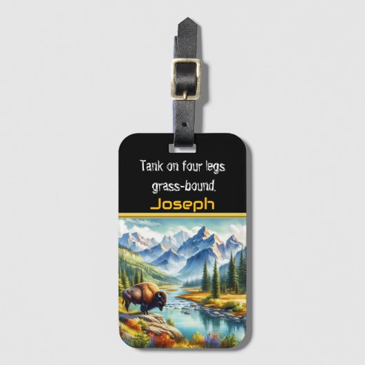 Majestueuze Buffalo bij een rustige rivier Bagagelabel (Voorkant (verticaal))