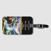 Majestueuze Buffalo Grazing door een sereen bergme Bagagelabel (Voorkant (horizontaal))