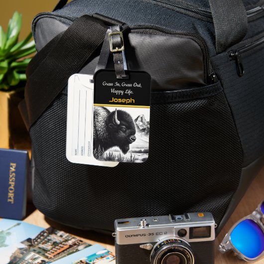 Majestueuze buffel grazen in de buurt van ruige be bagagelabel (Voorkant & Achterkant)