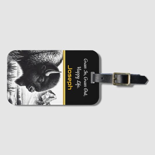 Majestueuze buffel grazen in de buurt van ruige be bagagelabel (Voorkant (horizontaal))