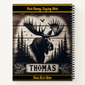 Majestueuze eland tussen hoge dennen in serene bos notitieboek (Achterkant)