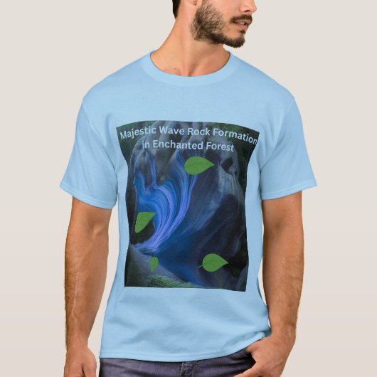 Majestueuze golfrotsformatie in betoverd woud t-shirt (Voorkant)