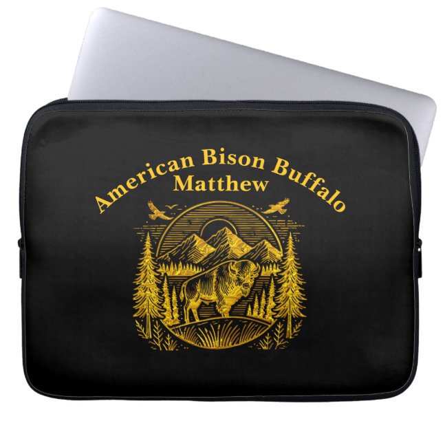Majestueuze gouden buffel in berglandschap laptop sleeve (Voorkant)