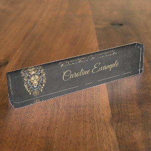 Majestueuze gouden leeuwenkop met zwarte manen. naambordje