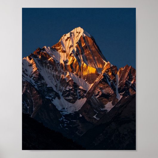 Majestueuze Gouden Piek bij Schemering Poster (Voorkant)