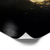 Majestueuze kat met een gouden aura in de schaduw perfect poster (Hoek)