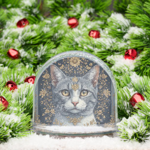 Majestueuze kat met sierlijke bloemdetails in goud sneeuwbol