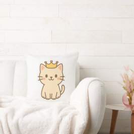 Majestueuze knuffelkat met een kroon kussen