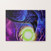 Majestueuze kraai kijkt naar gloeiende bol legpuzzel (Horizontaal)