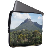 Majestueuze Mount Sturgeon vanuit Dunkeld Laptop Sleeve (Voorkant Rechts)