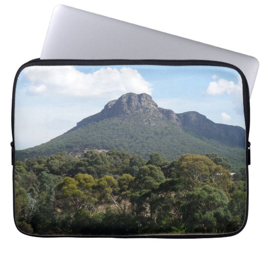 Majestueuze Mount Sturgeon vanuit Dunkeld Laptop Sleeve (Voorkant)